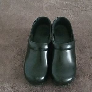 Black leather Dansko's